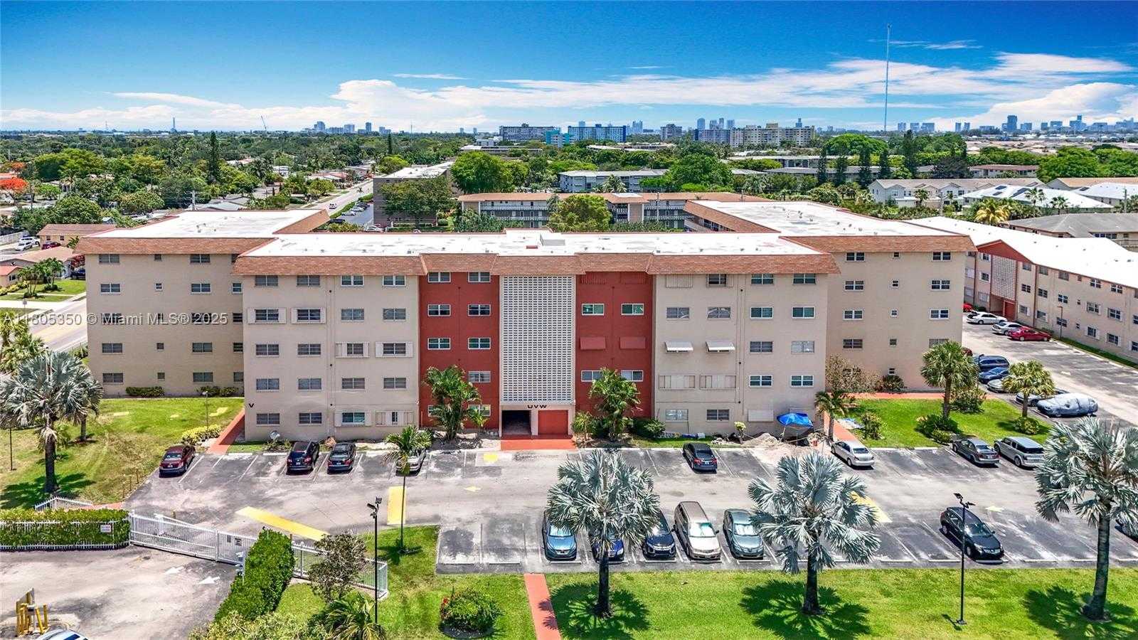 Small Image of 5300 WASHINGTON ST, UNIT U-305, Hollywood Number 45