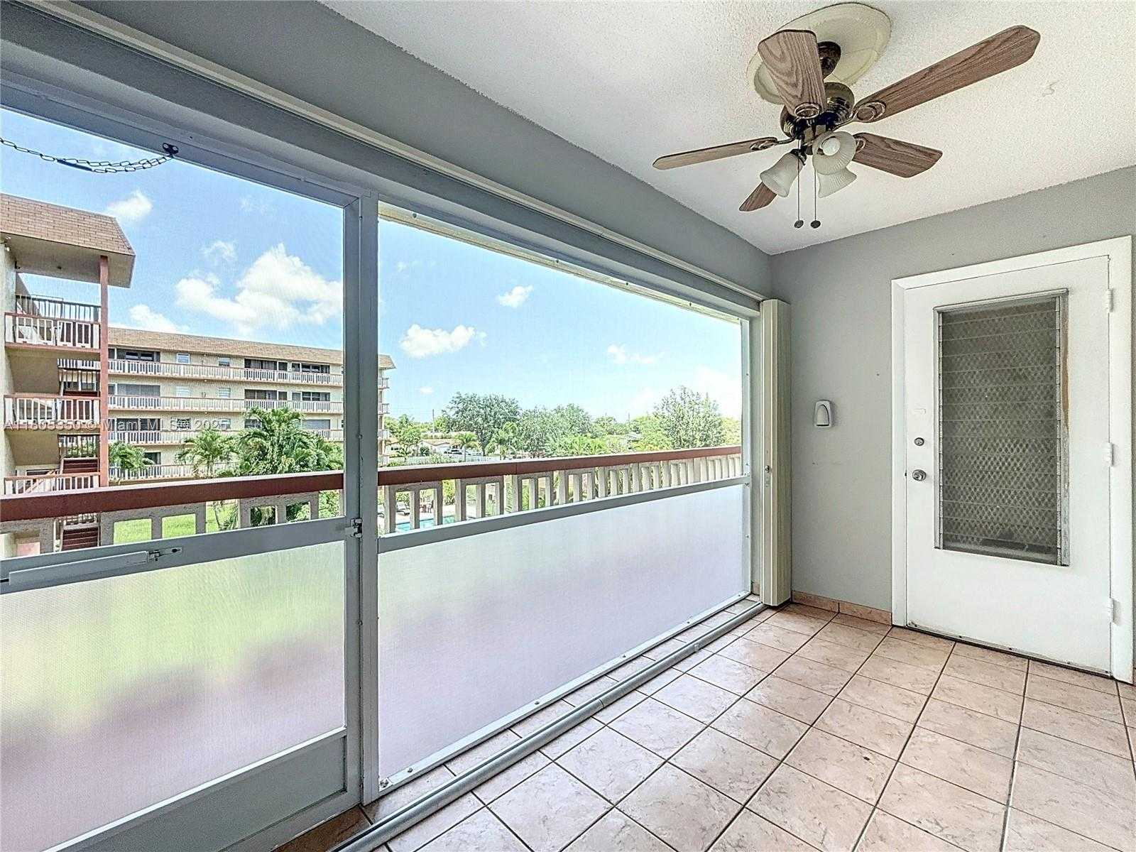 Small Image of 5300 WASHINGTON ST, UNIT U-305, Hollywood Number 5