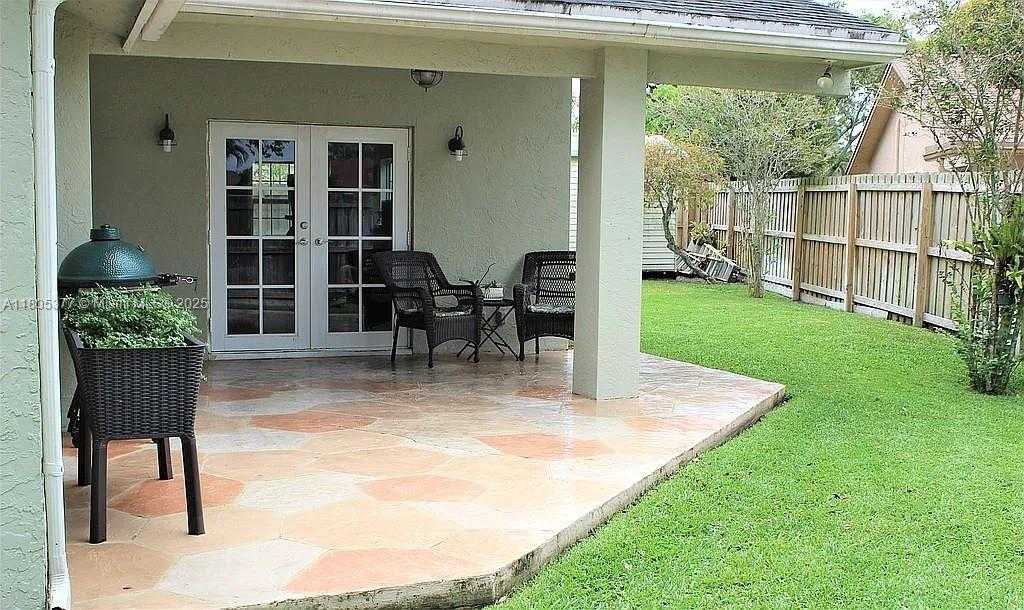 Small Image of 19663 HAMPTON DR, Boca Raton Number 3