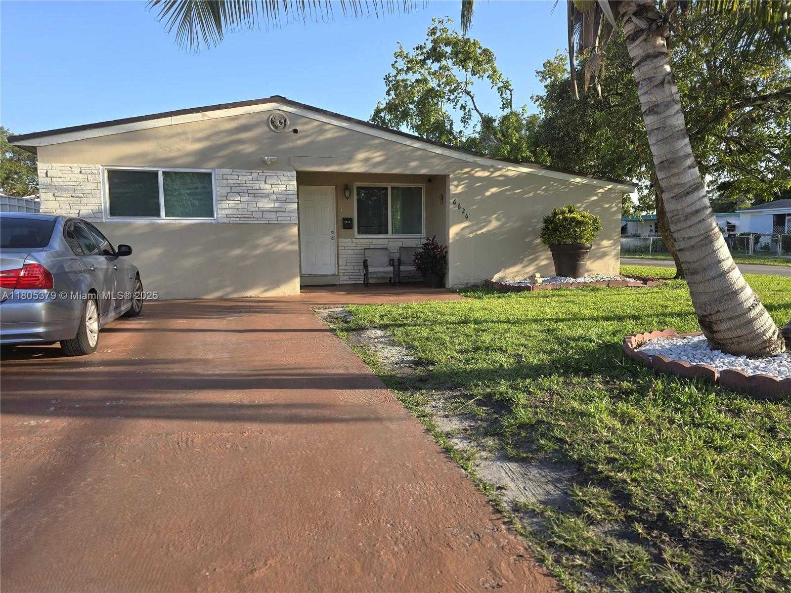 Small Image of 6626 SOUTH WEST 1ST CT, Pembroke Pines Number 1