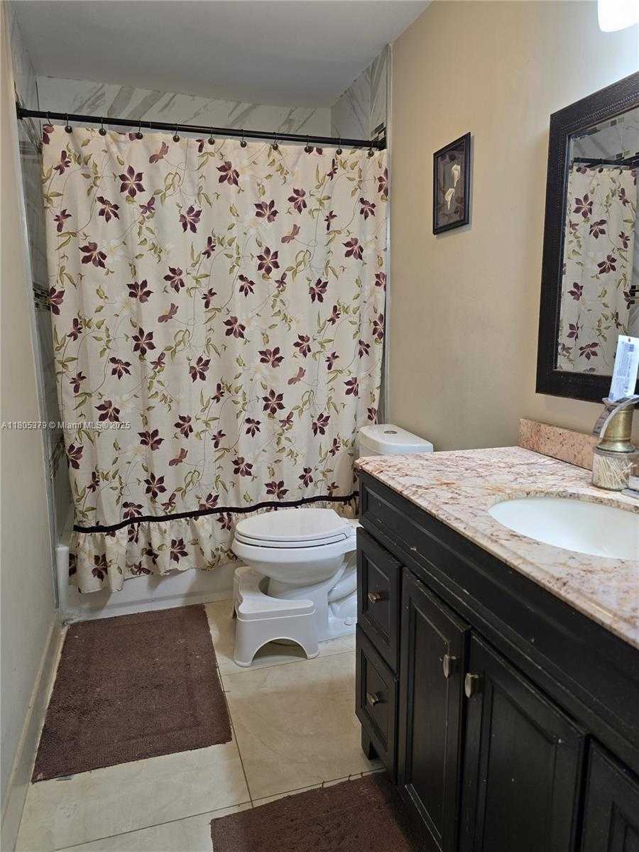 Small Image of 6626 SOUTH WEST 1ST CT, Pembroke Pines Number 14