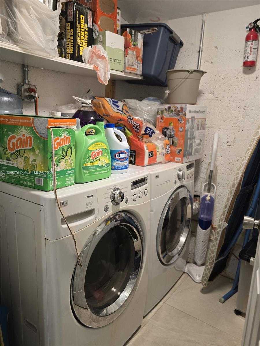 Small Image of 6626 SOUTH WEST 1ST CT, Pembroke Pines Number 18