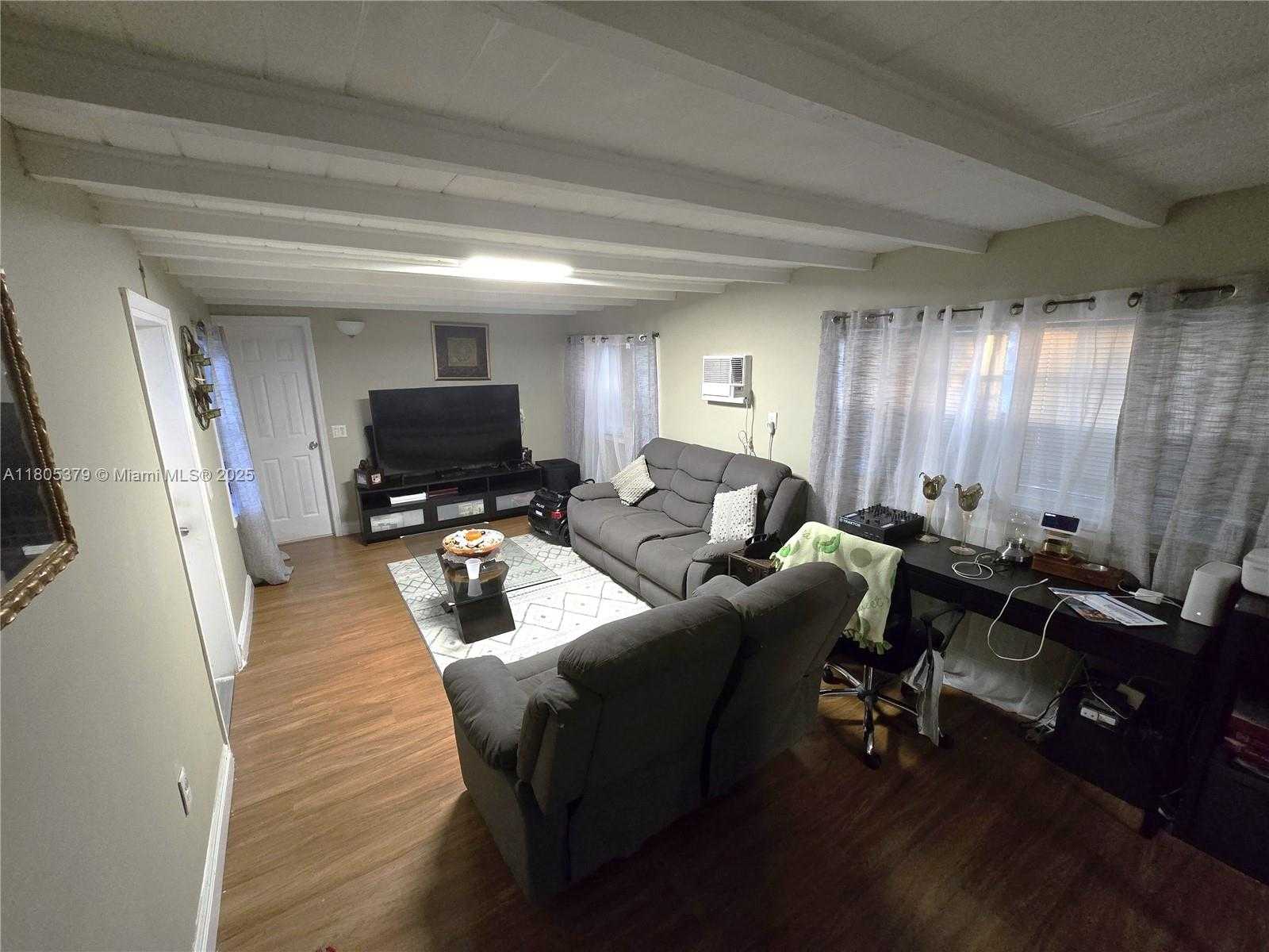 Small Image of 6626 SOUTH WEST 1ST CT, Pembroke Pines Number 19