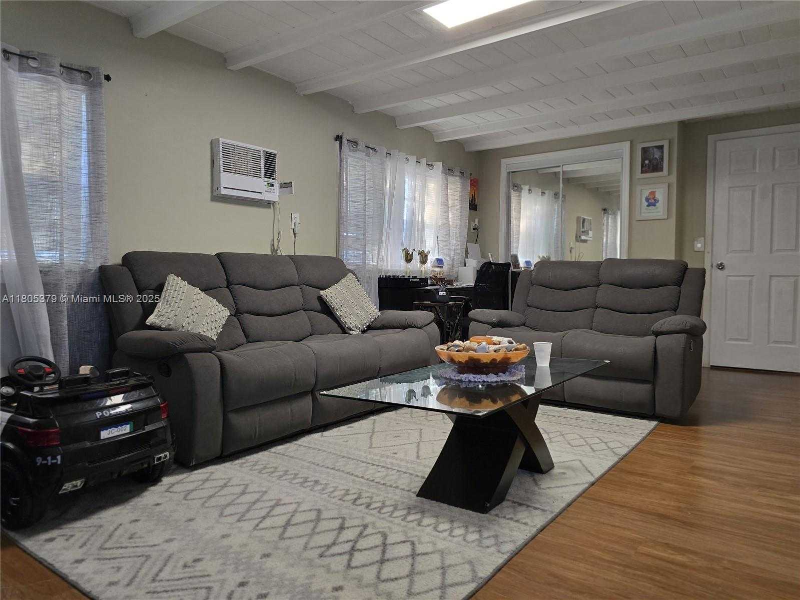 Small Image of 6626 SOUTH WEST 1ST CT, Pembroke Pines Number 21