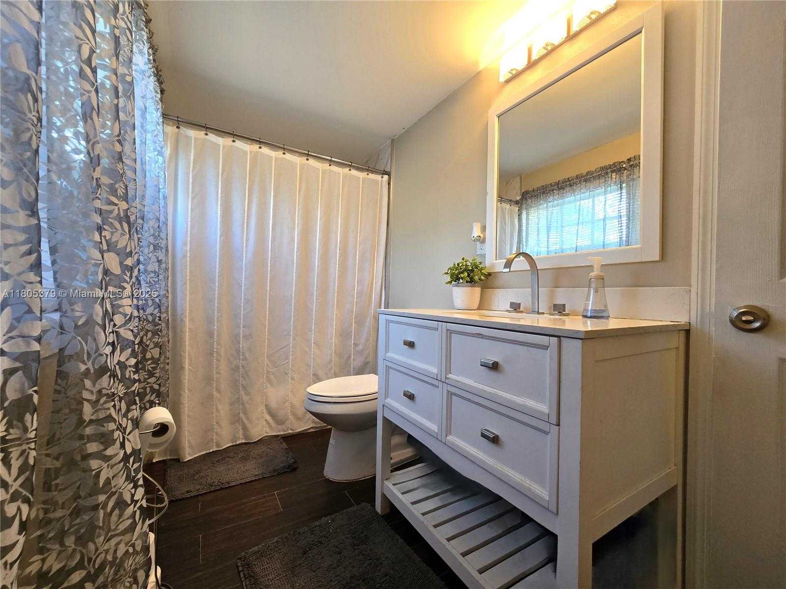 Small Image of 6626 SOUTH WEST 1ST CT, Pembroke Pines Number 22