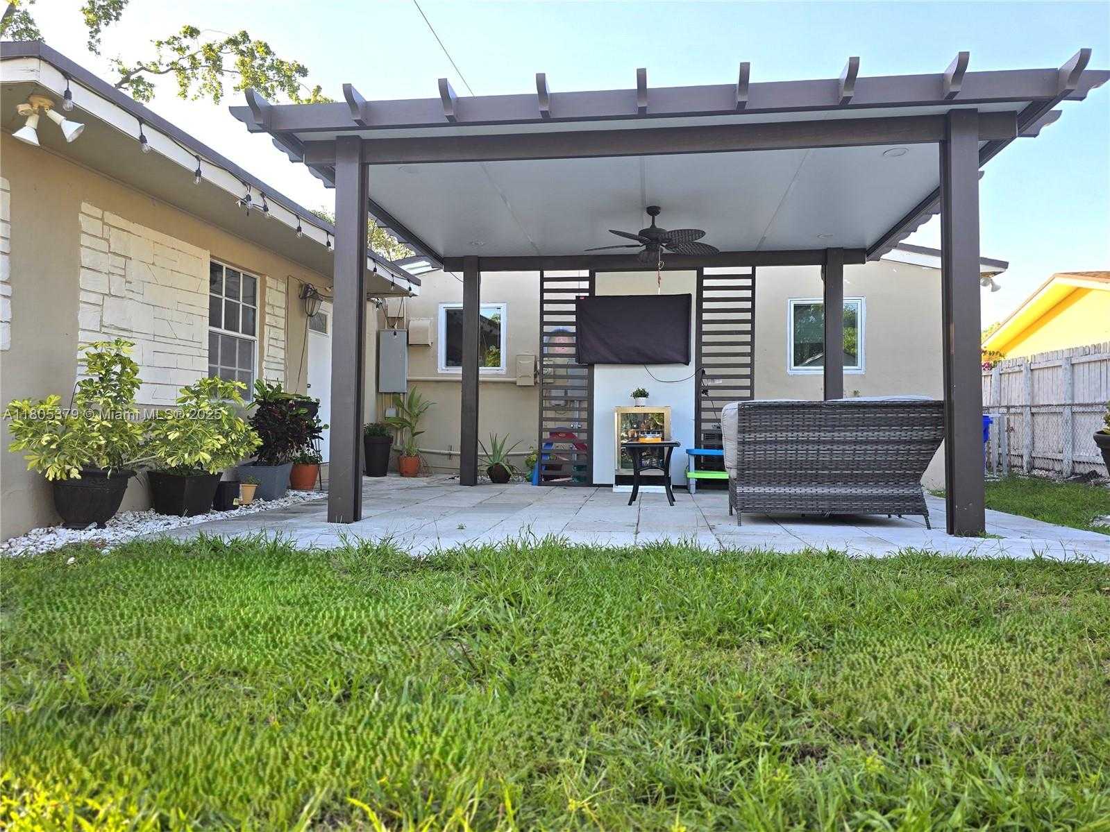 Small Image of 6626 SOUTH WEST 1ST CT, Pembroke Pines Number 23