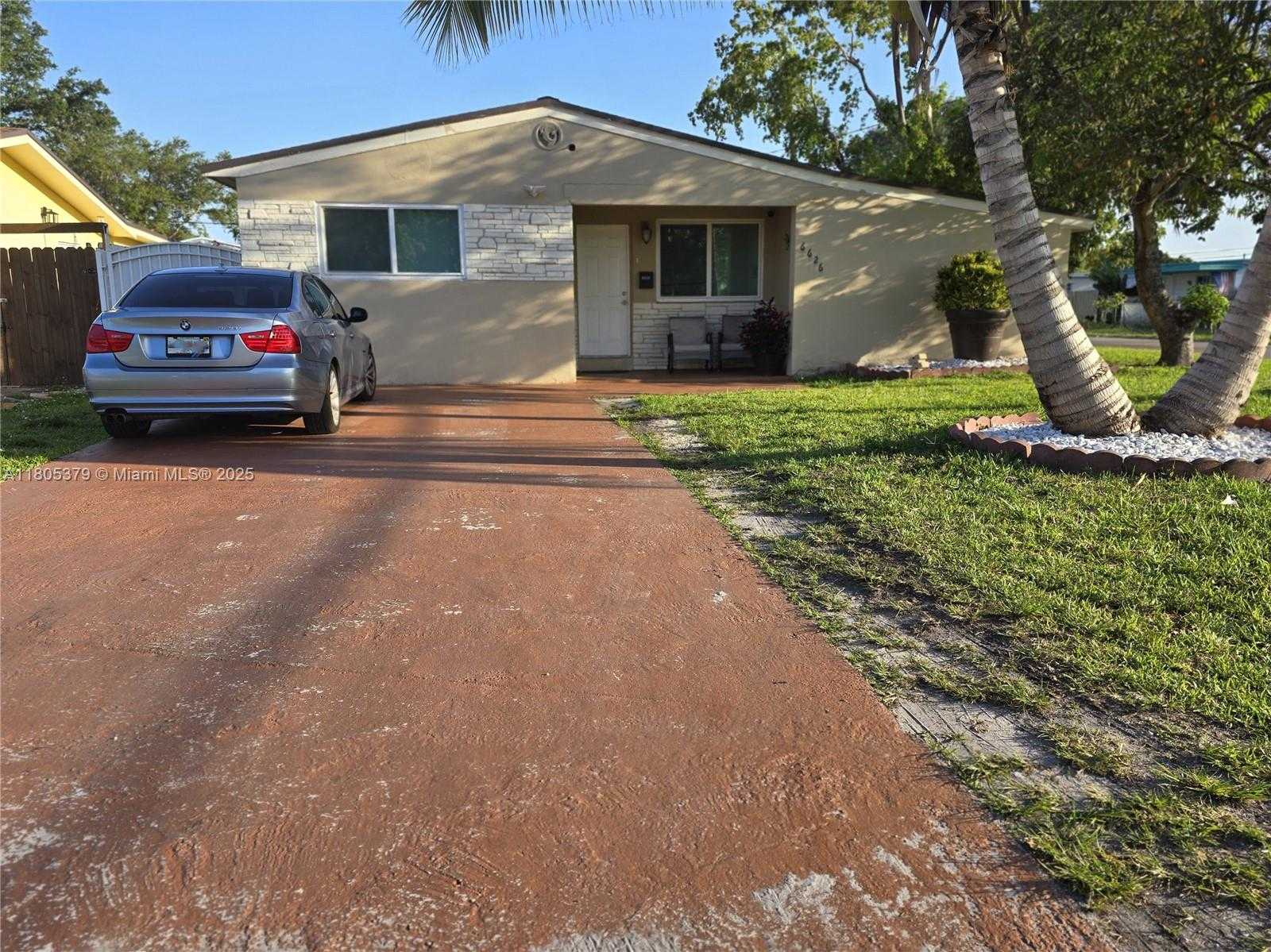 Small Image of 6626 SOUTH WEST 1ST CT, Pembroke Pines Number 27