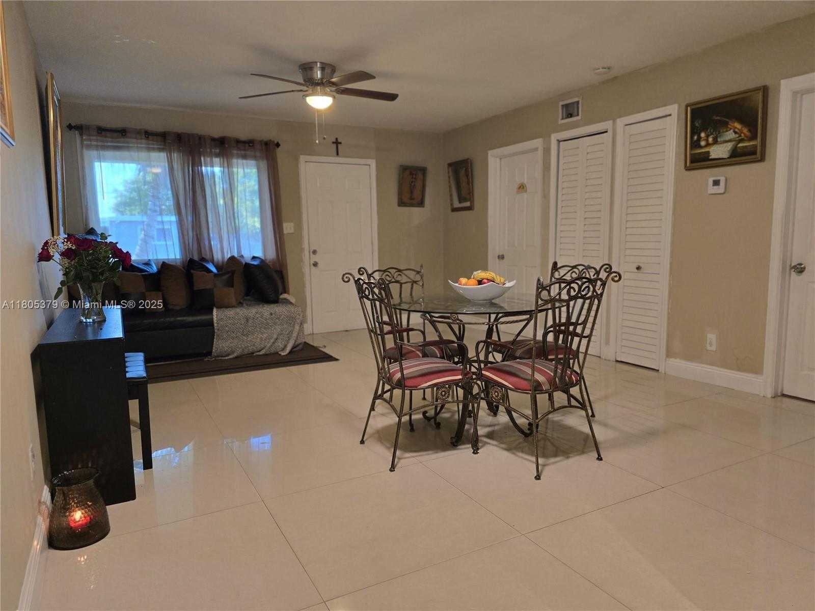 Small Image of 6626 SOUTH WEST 1ST CT, Pembroke Pines Number 4