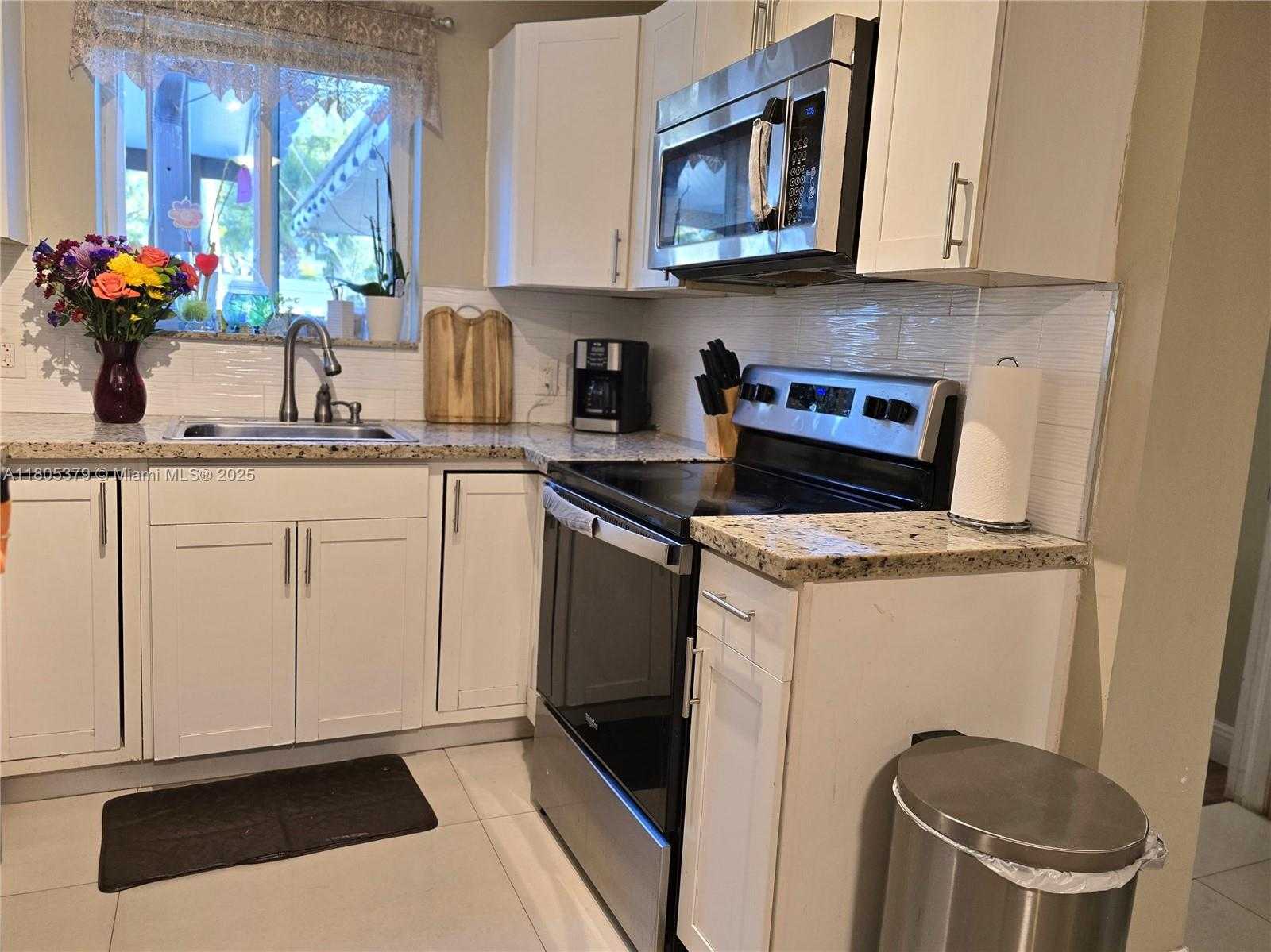 Small Image of 6626 SOUTH WEST 1ST CT, Pembroke Pines Number 8