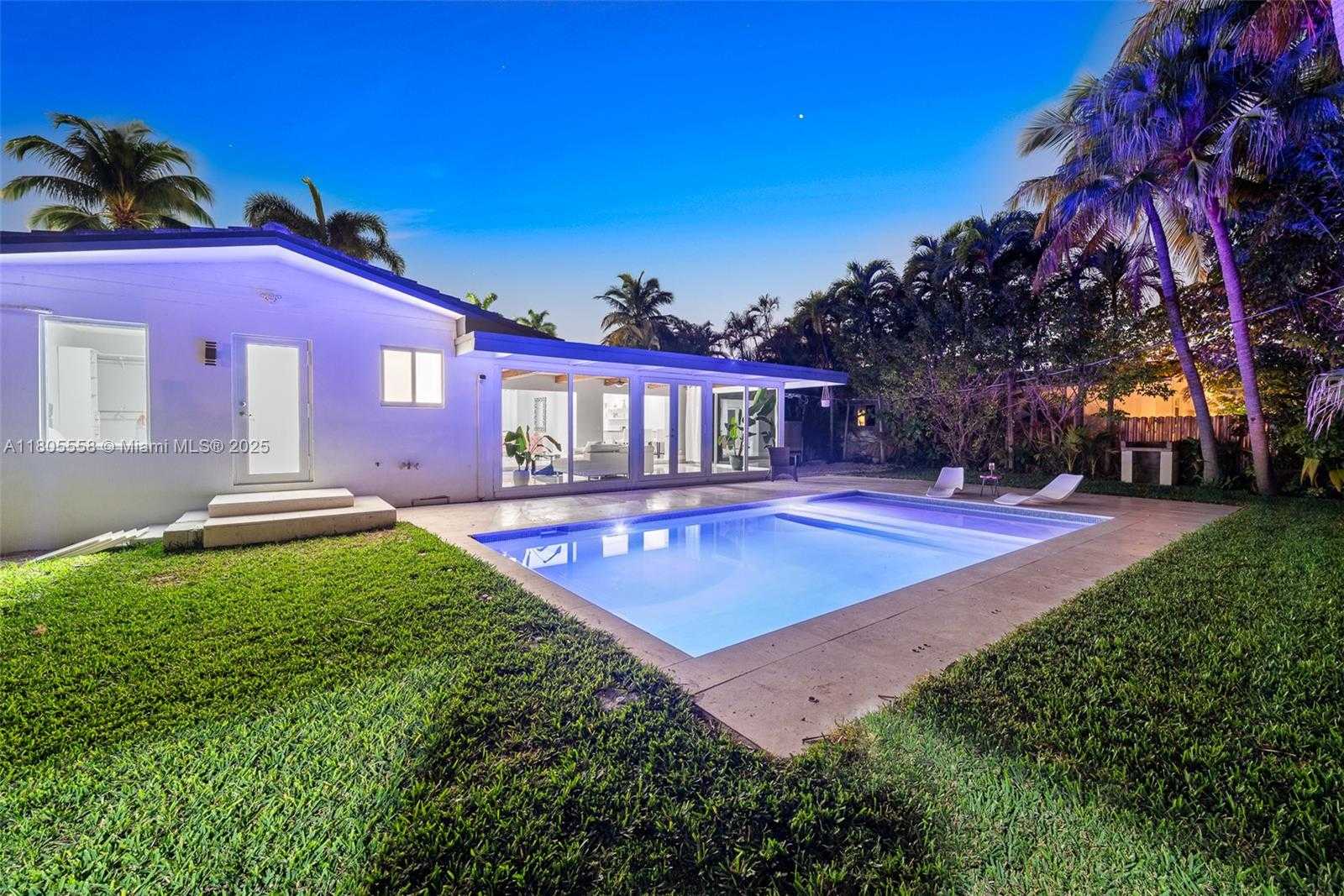 Small Image of 1025 WASHINGTON ST, Hollywood Number 11