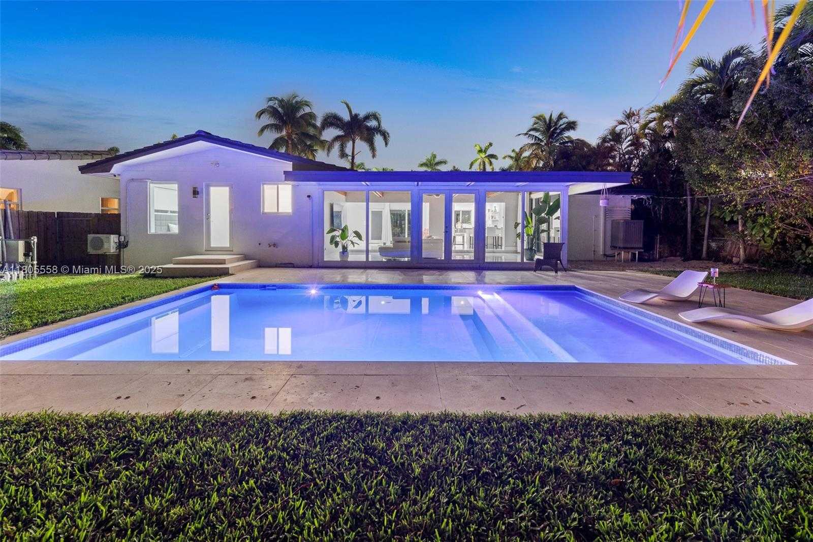 Small Image of 1025 WASHINGTON ST, Hollywood Number 13