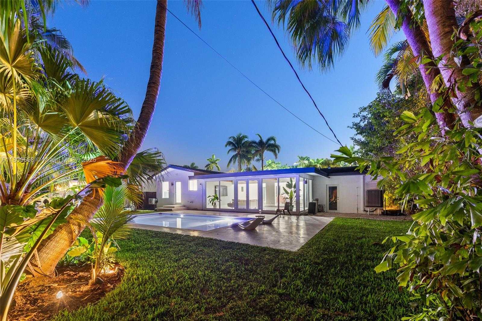 Small Image of 1025 WASHINGTON ST, Hollywood Number 15