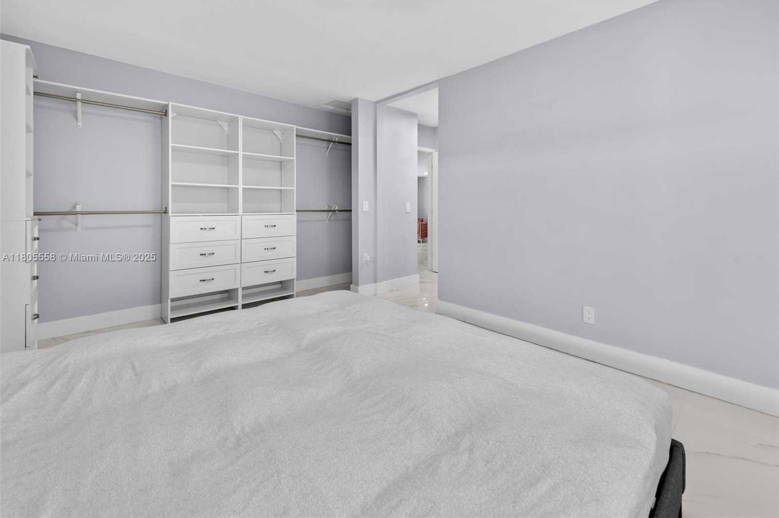 Small Image of 1025 WASHINGTON ST, Hollywood Number 24