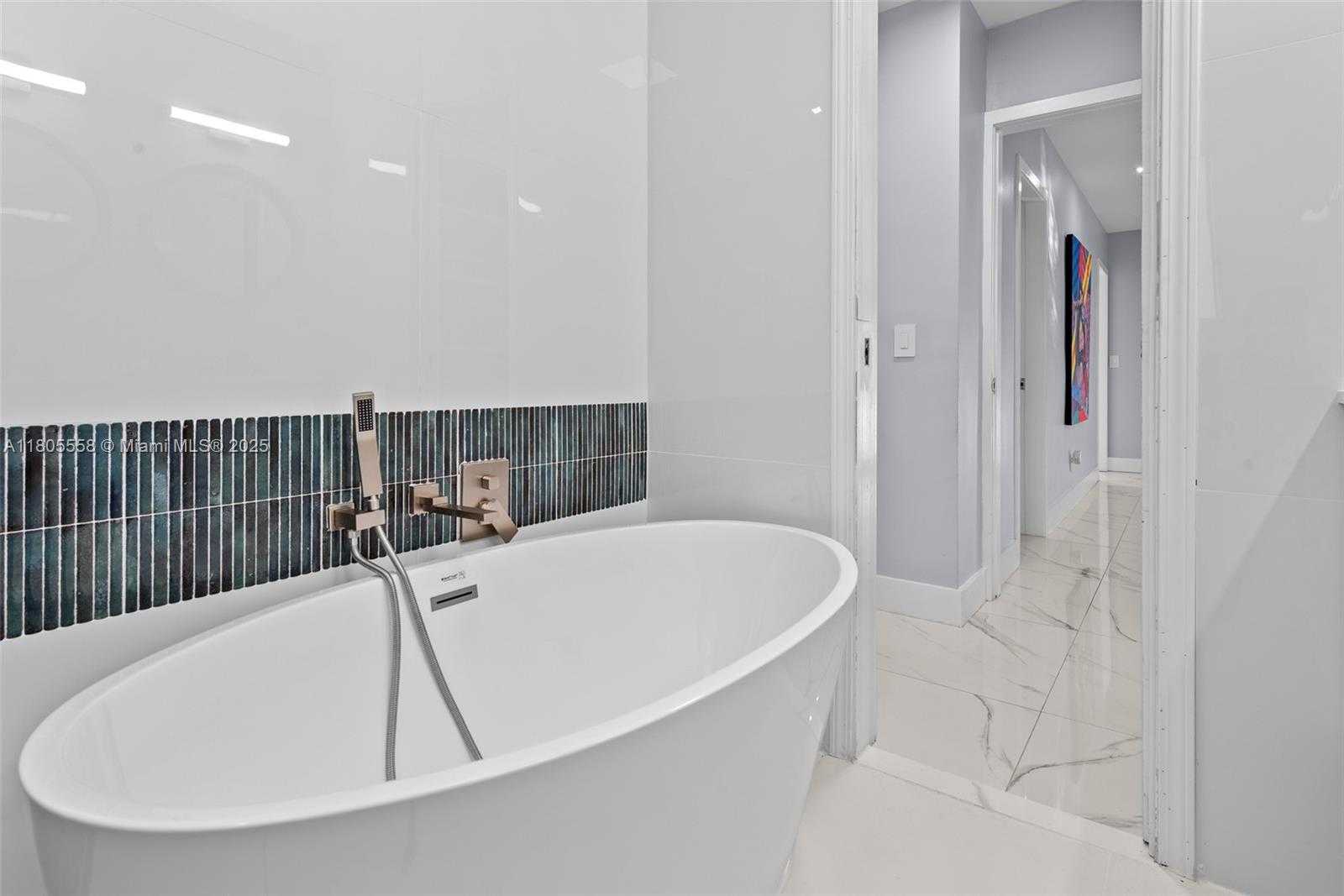 Small Image of 1025 WASHINGTON ST, Hollywood Number 27