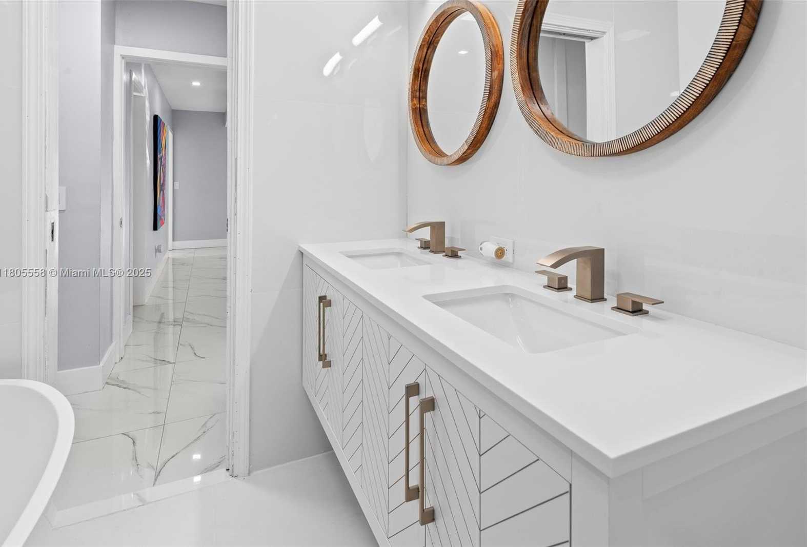 Small Image of 1025 WASHINGTON ST, Hollywood Number 28