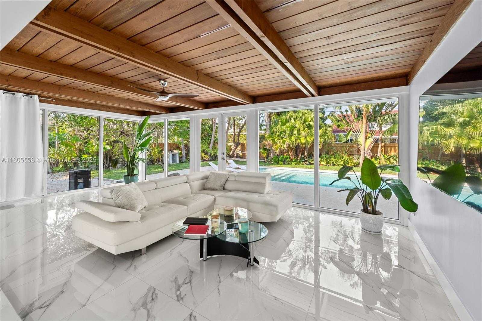 Small Image of 1025 WASHINGTON ST, Hollywood Number 3