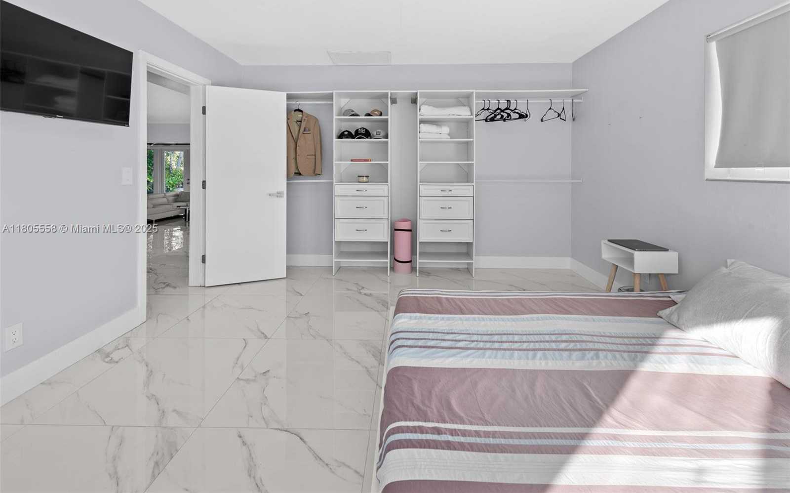 Small Image of 1025 WASHINGTON ST, Hollywood Number 30