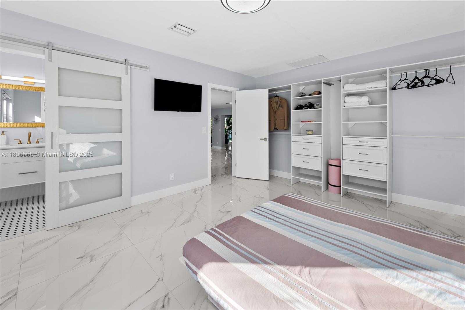 Small Image of 1025 WASHINGTON ST, Hollywood Number 33