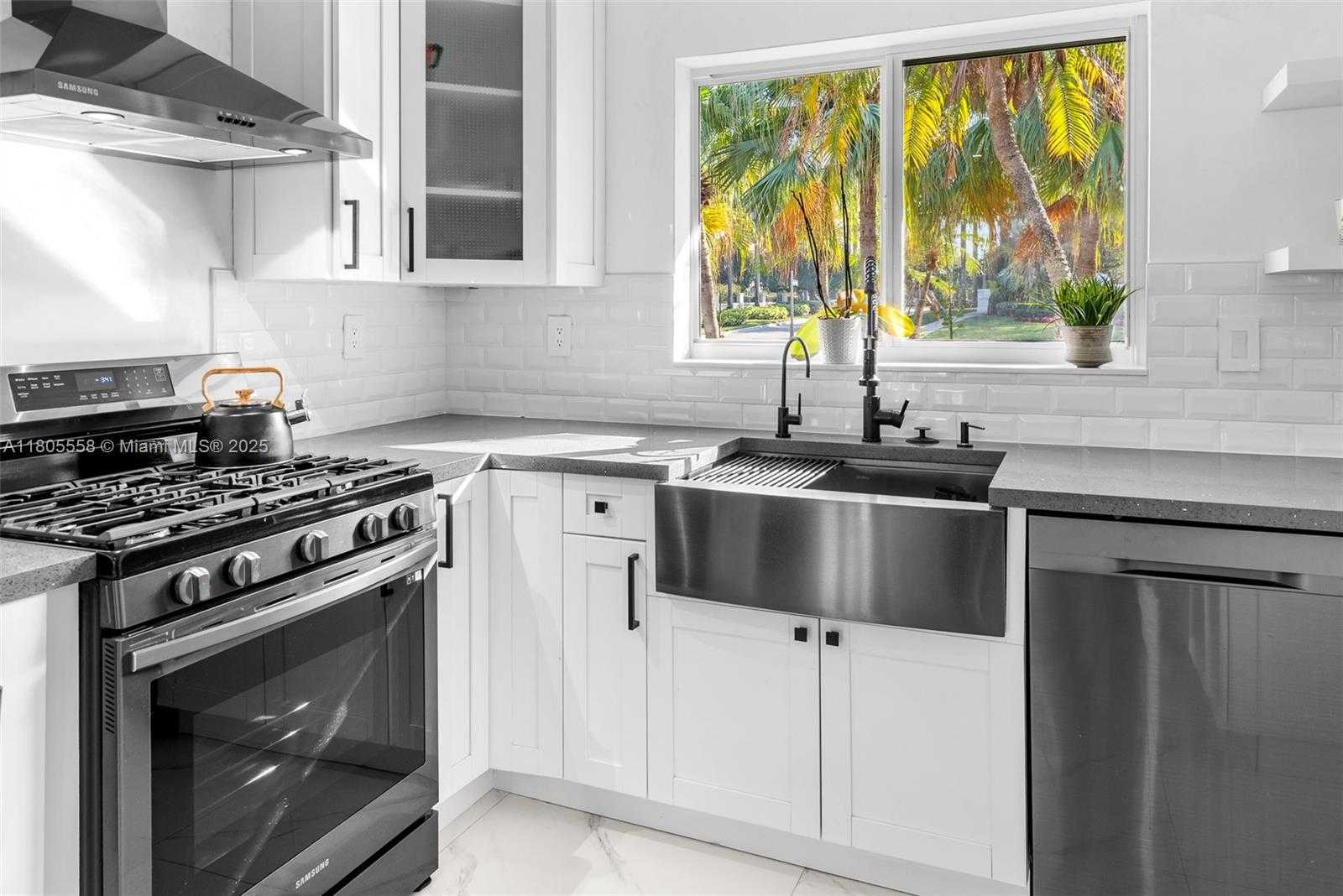 Small Image of 1025 WASHINGTON ST, Hollywood Number 36