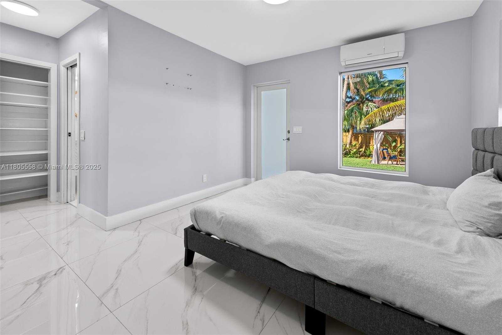Small Image of 1025 WASHINGTON ST, Hollywood Number 4