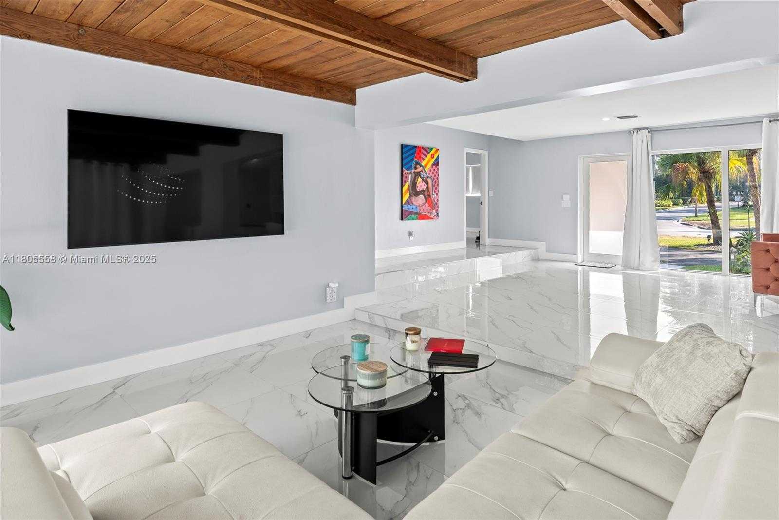 Small Image of 1025 WASHINGTON ST, Hollywood Number 42