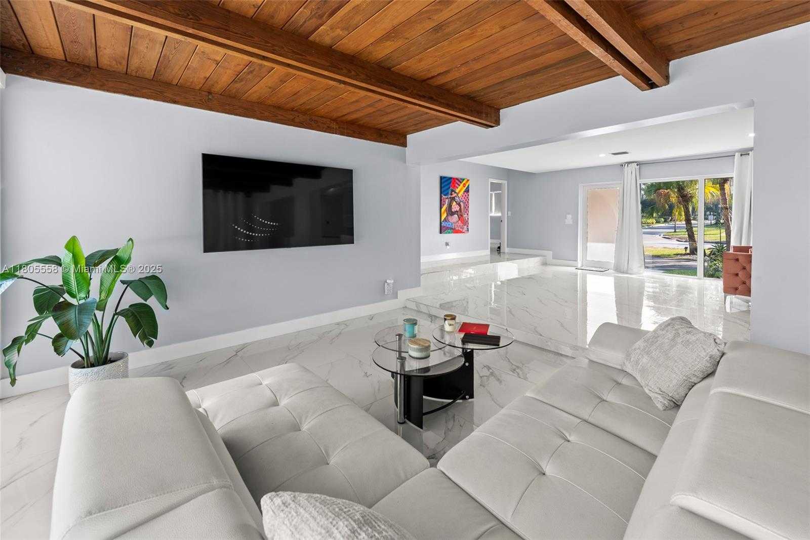 Small Image of 1025 WASHINGTON ST, Hollywood Number 43