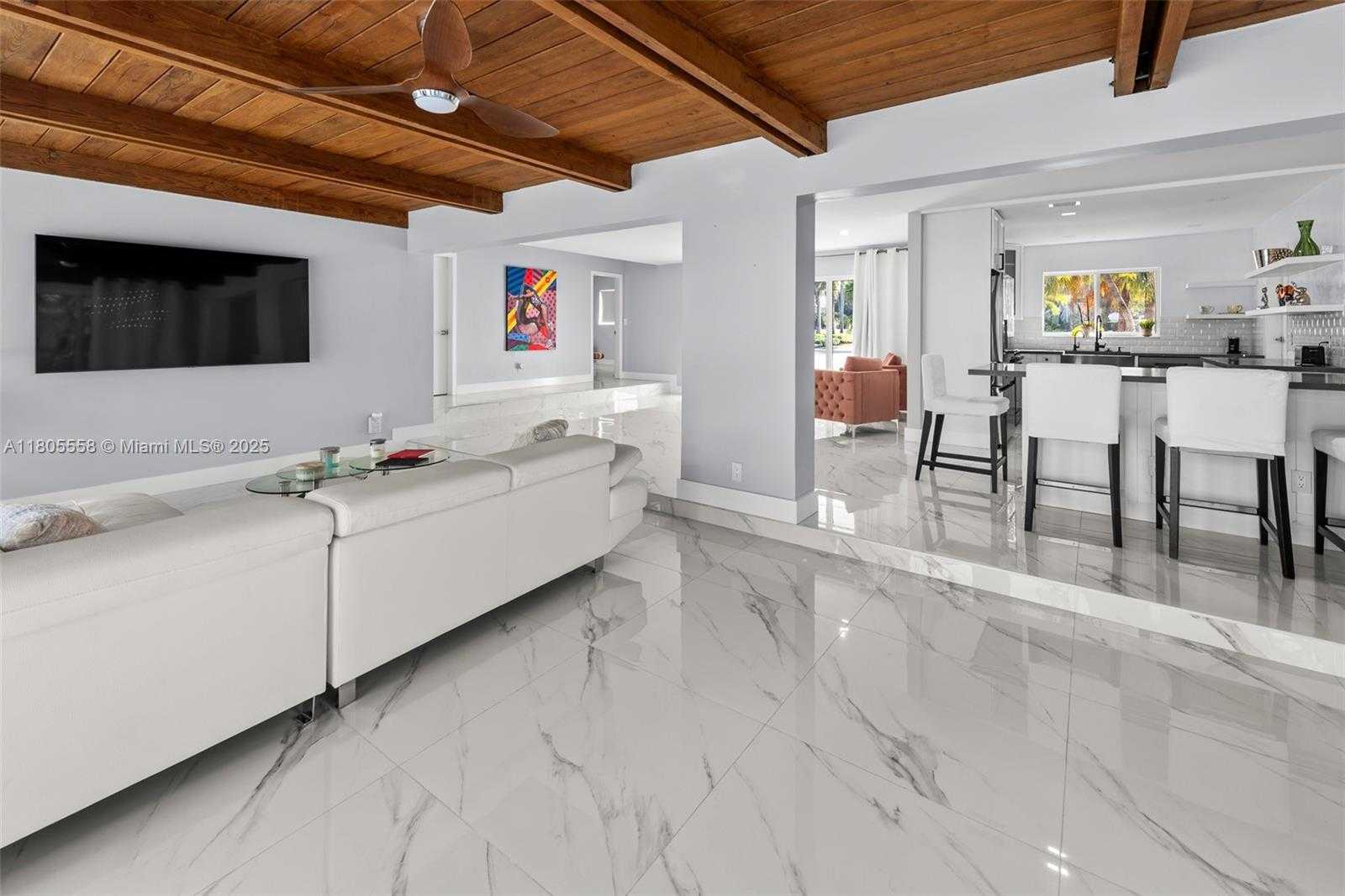 Small Image of 1025 WASHINGTON ST, Hollywood Number 44