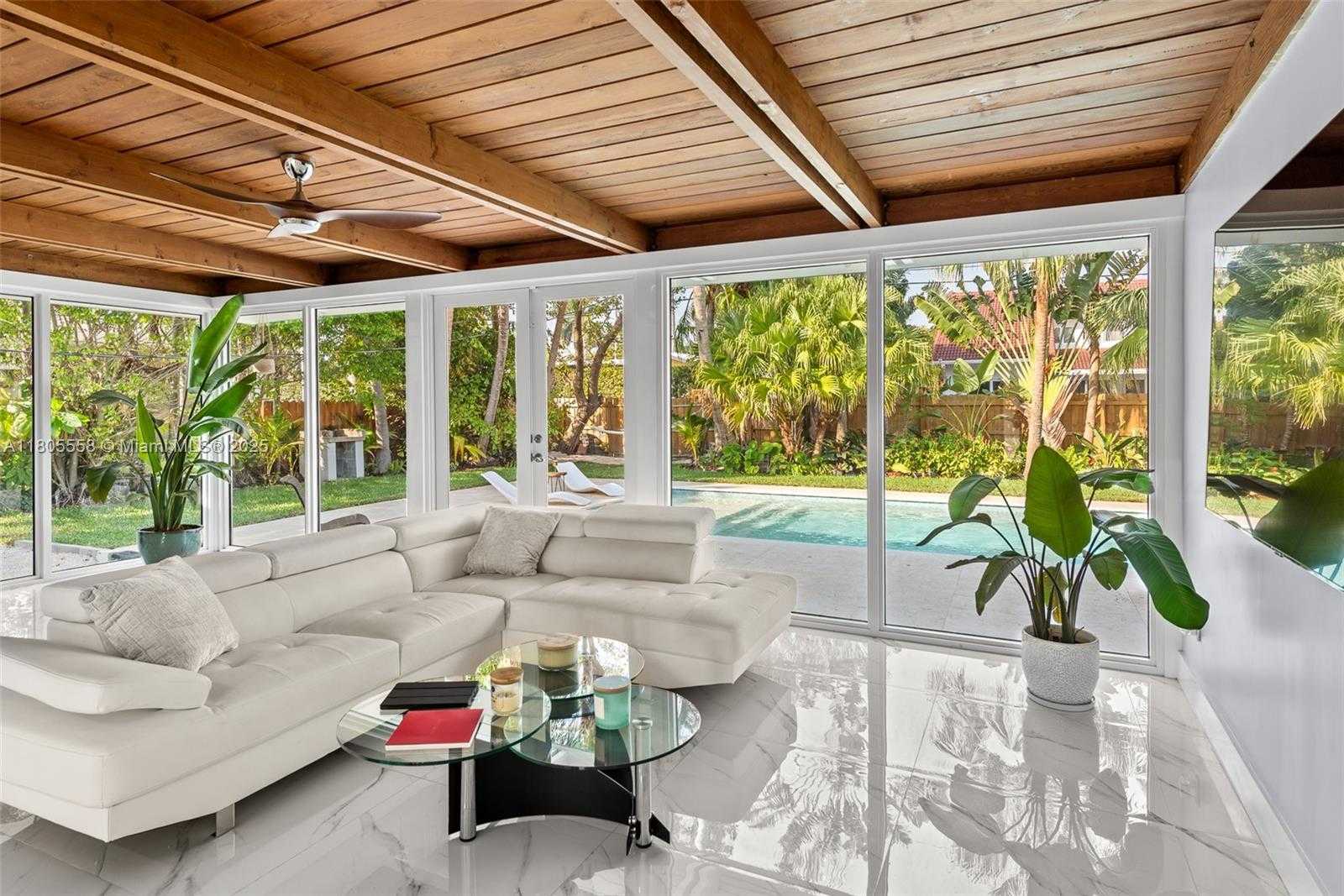 Small Image of 1025 WASHINGTON ST, Hollywood Number 46