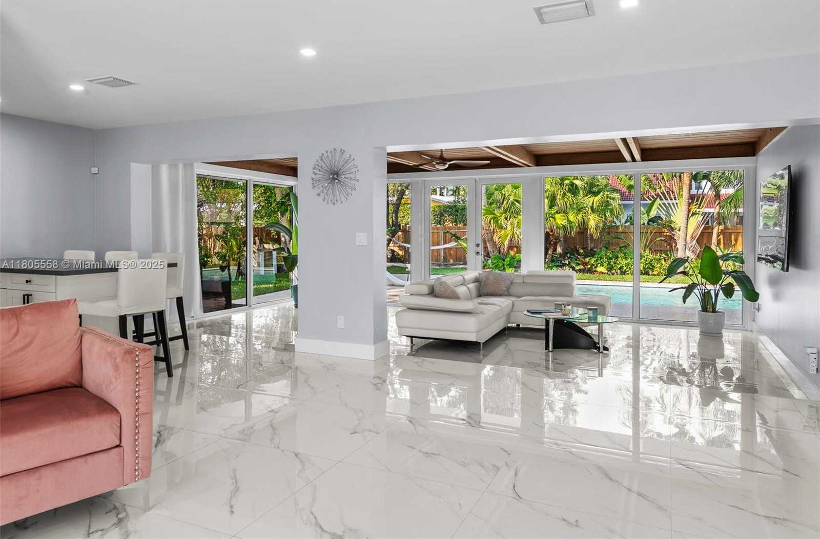 Small Image of 1025 WASHINGTON ST, Hollywood Number 48