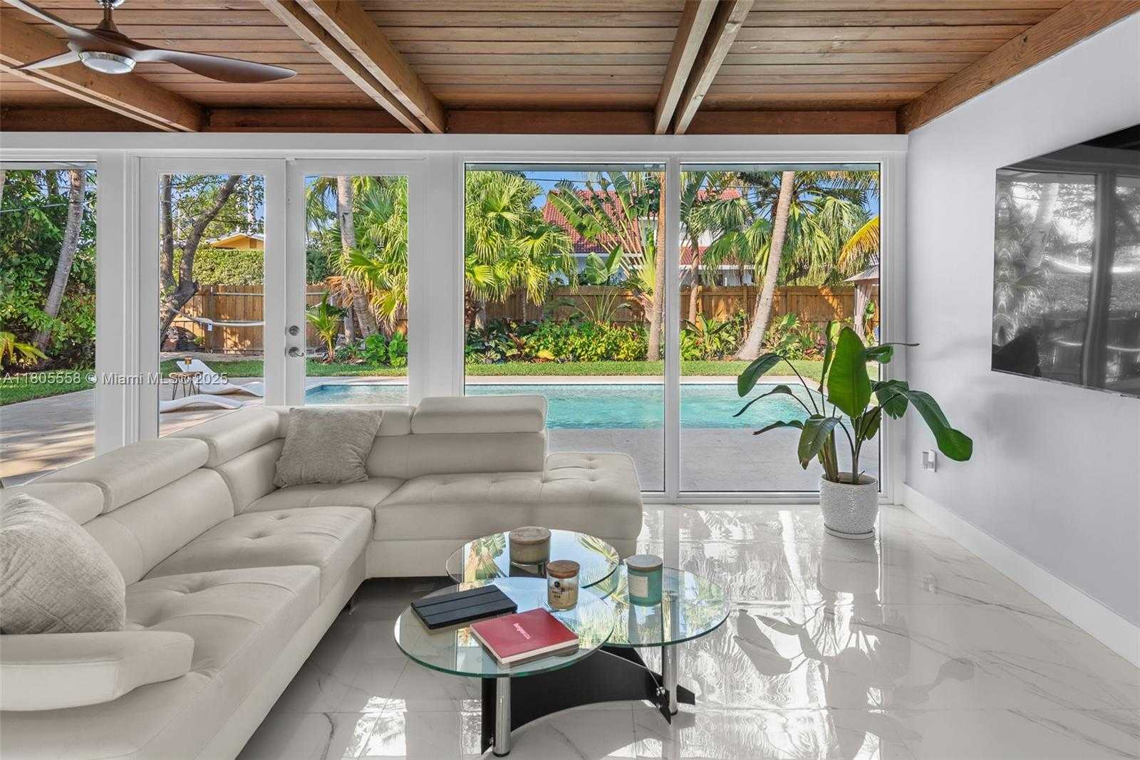 Small Image of 1025 WASHINGTON ST, Hollywood Number 50