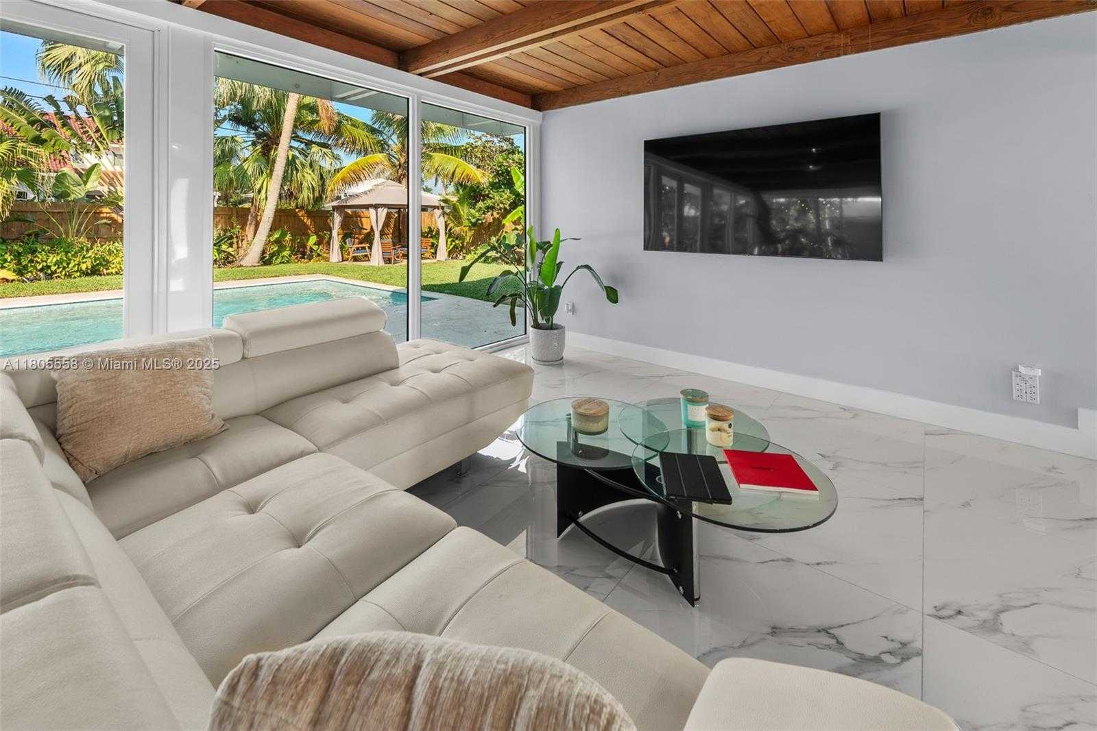 Small Image of 1025 WASHINGTON ST, Hollywood Number 52
