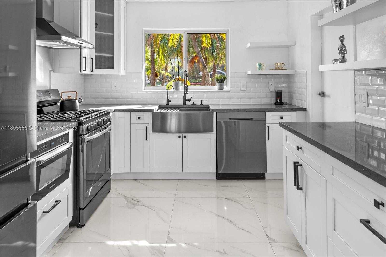 Small Image of 1025 WASHINGTON ST, Hollywood Number 6