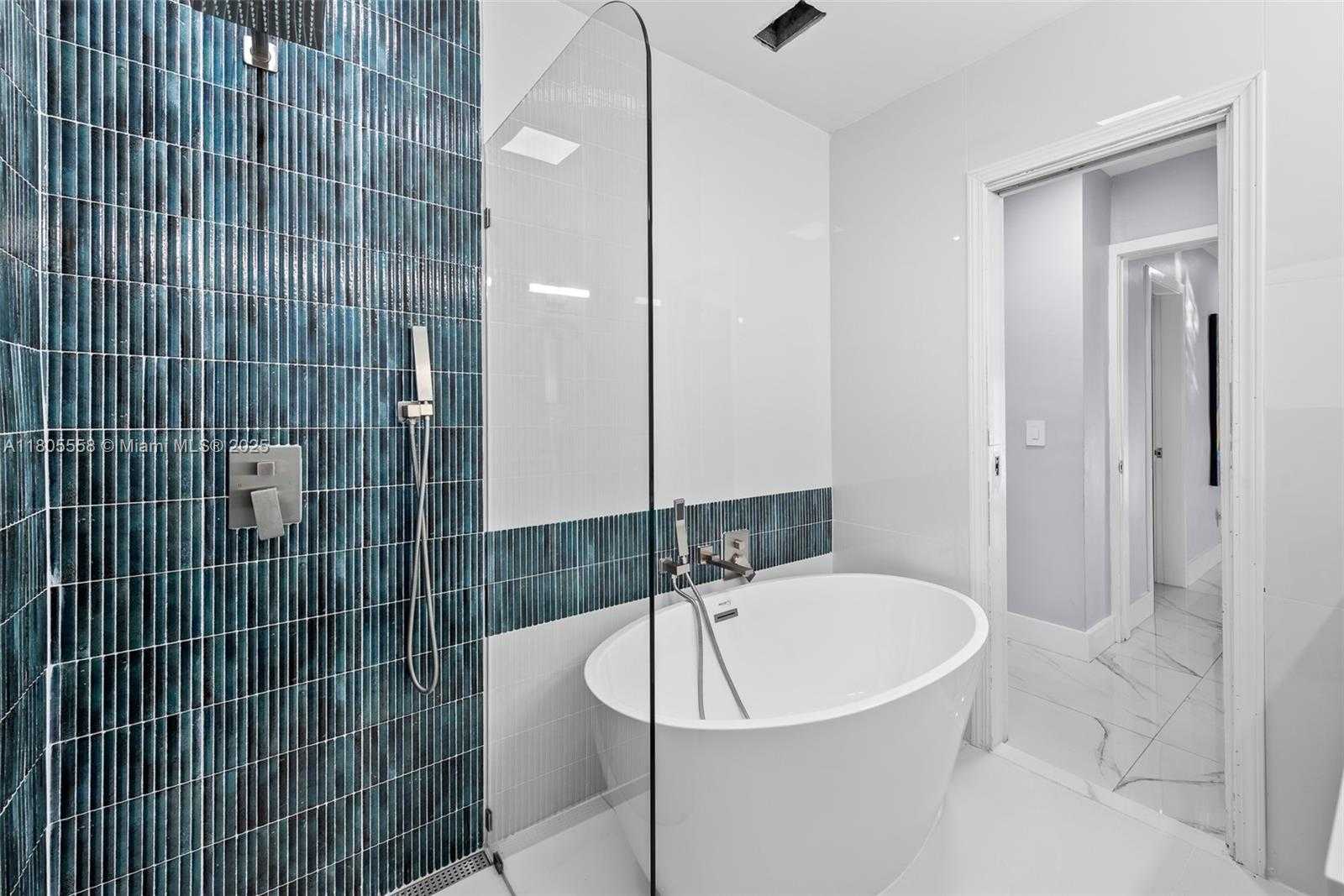 Small Image of 1025 WASHINGTON ST, Hollywood Number 9