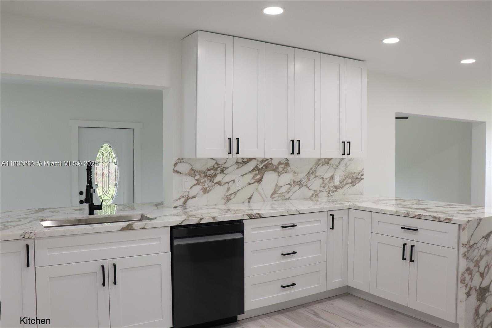 Small Image of 861 NORTH RAINBOW DR, Hollywood Number 2