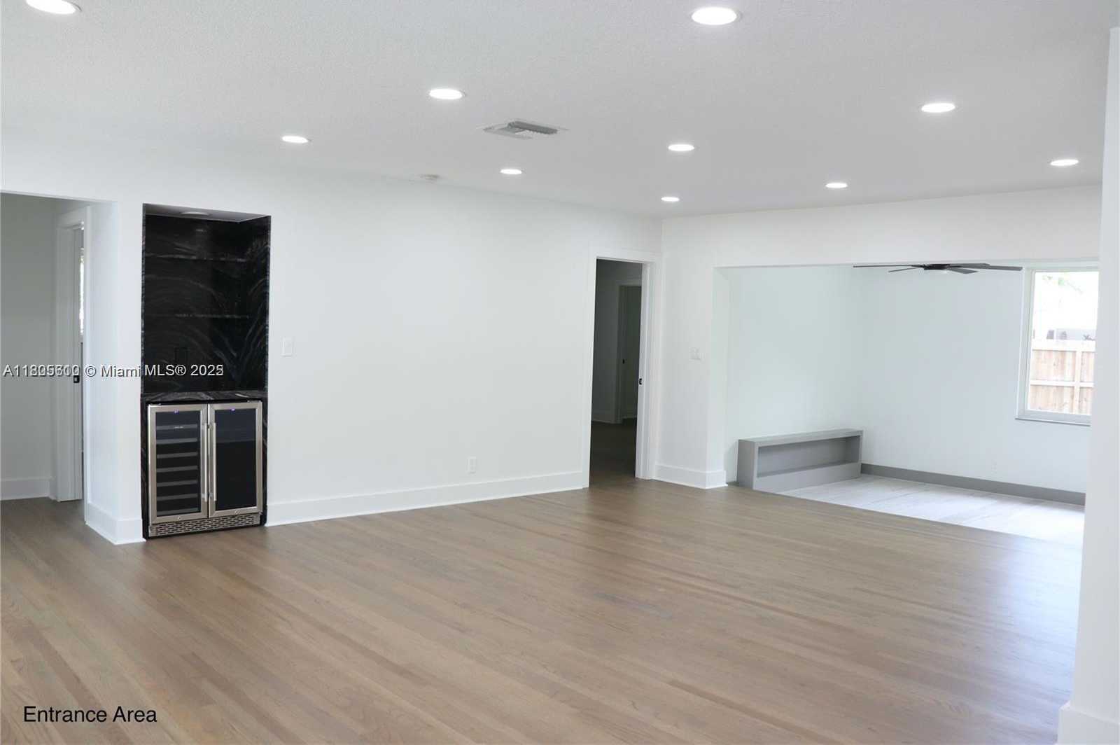 Small Image of 861 NORTH RAINBOW DR, Hollywood Number 4