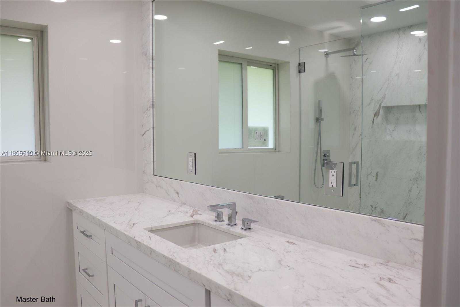 Small Image of 861 NORTH RAINBOW DR, Hollywood Number 6