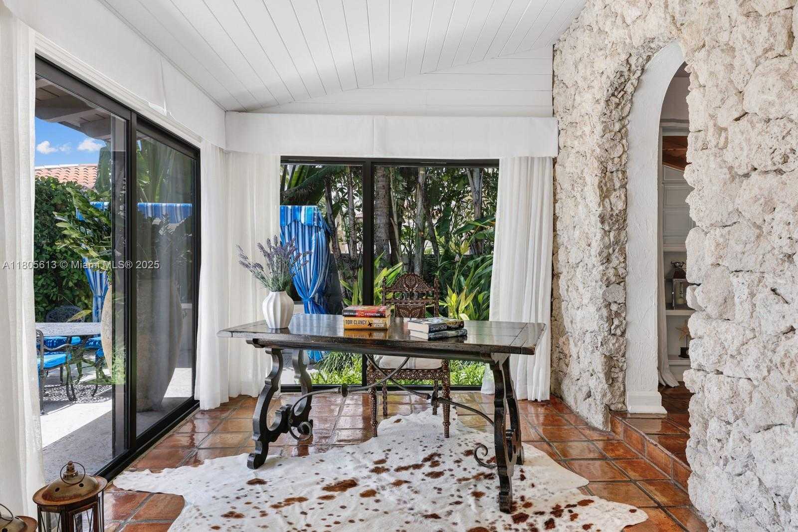 Small Image of 56 SOUTH HIBISCUS DR, Miami Beach Number 17