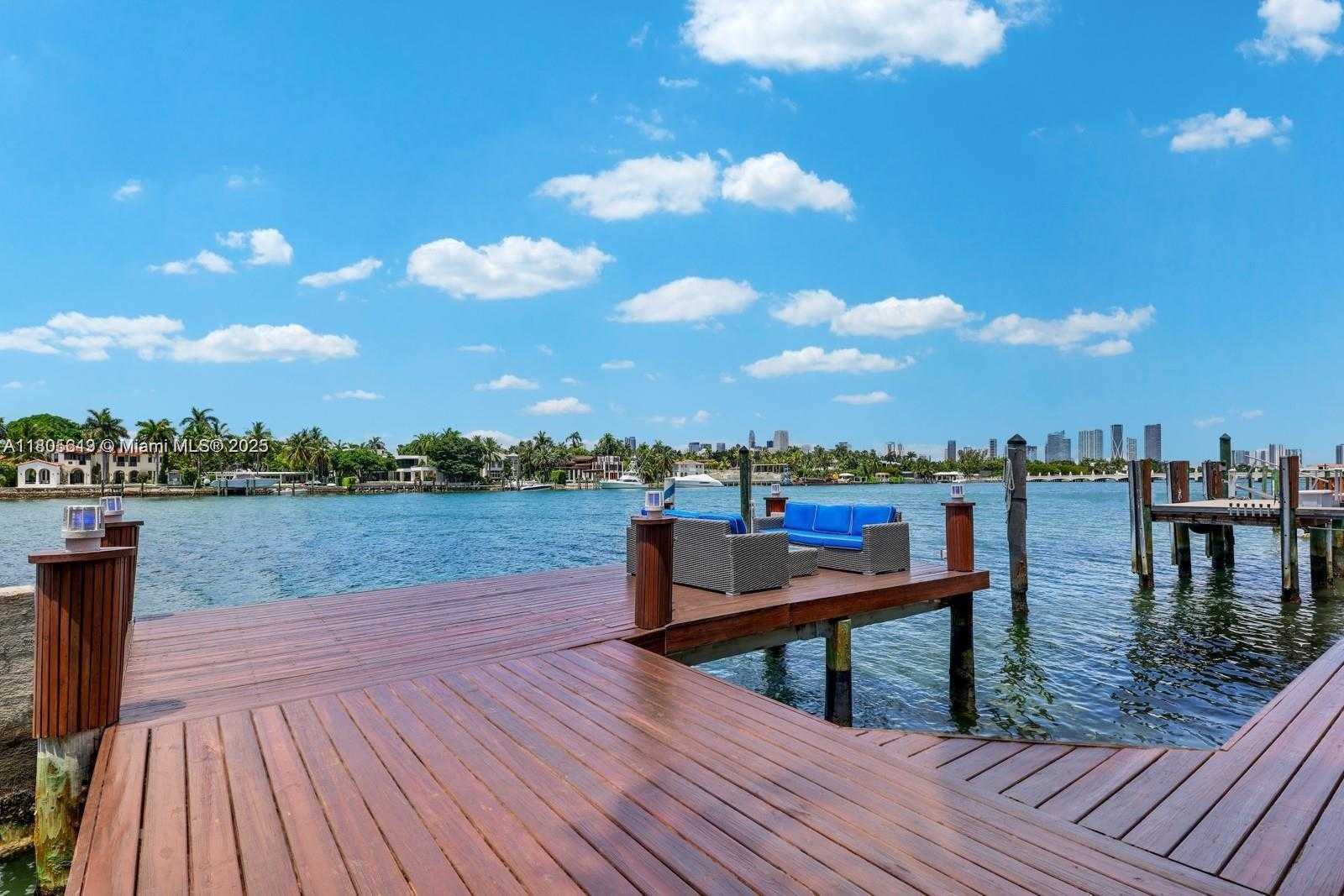Small Image of 56 SOUTH HIBISCUS DR, Miami Beach Number 2
