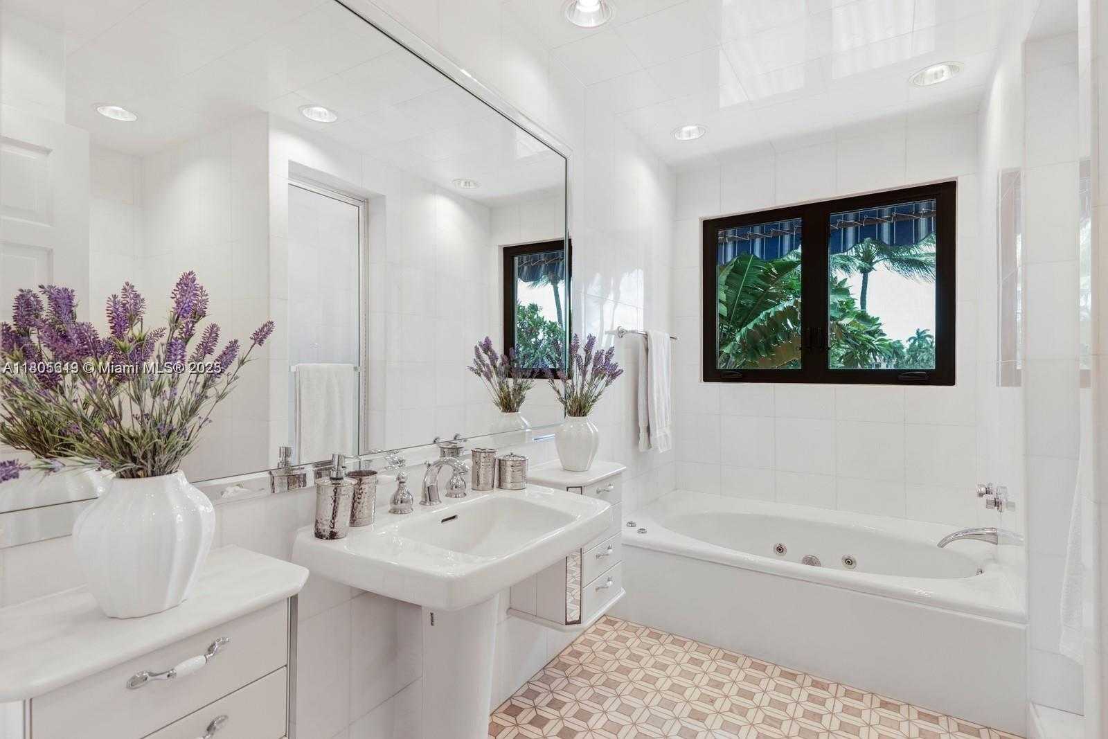 Small Image of 56 SOUTH HIBISCUS DR, Miami Beach Number 28