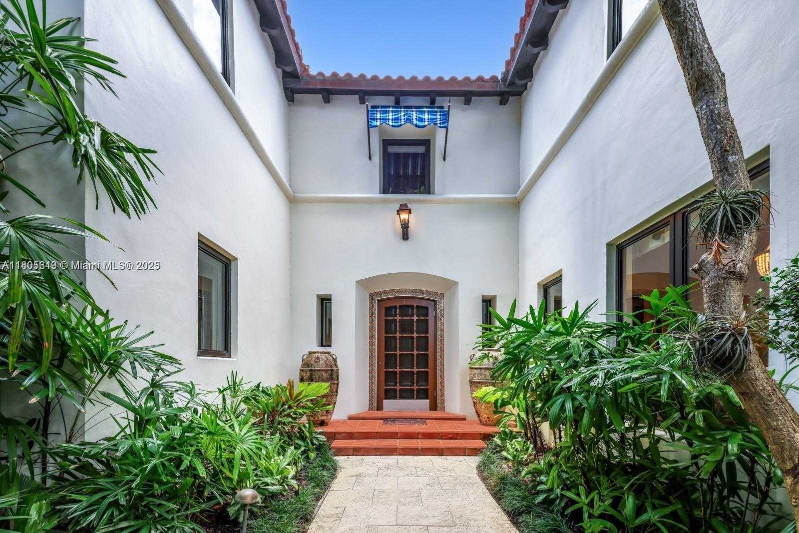 Small Image of 56 SOUTH HIBISCUS DR, Miami Beach Number 3