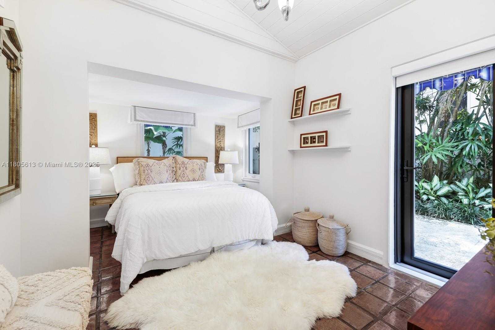 Small Image of 56 SOUTH HIBISCUS DR, Miami Beach Number 31