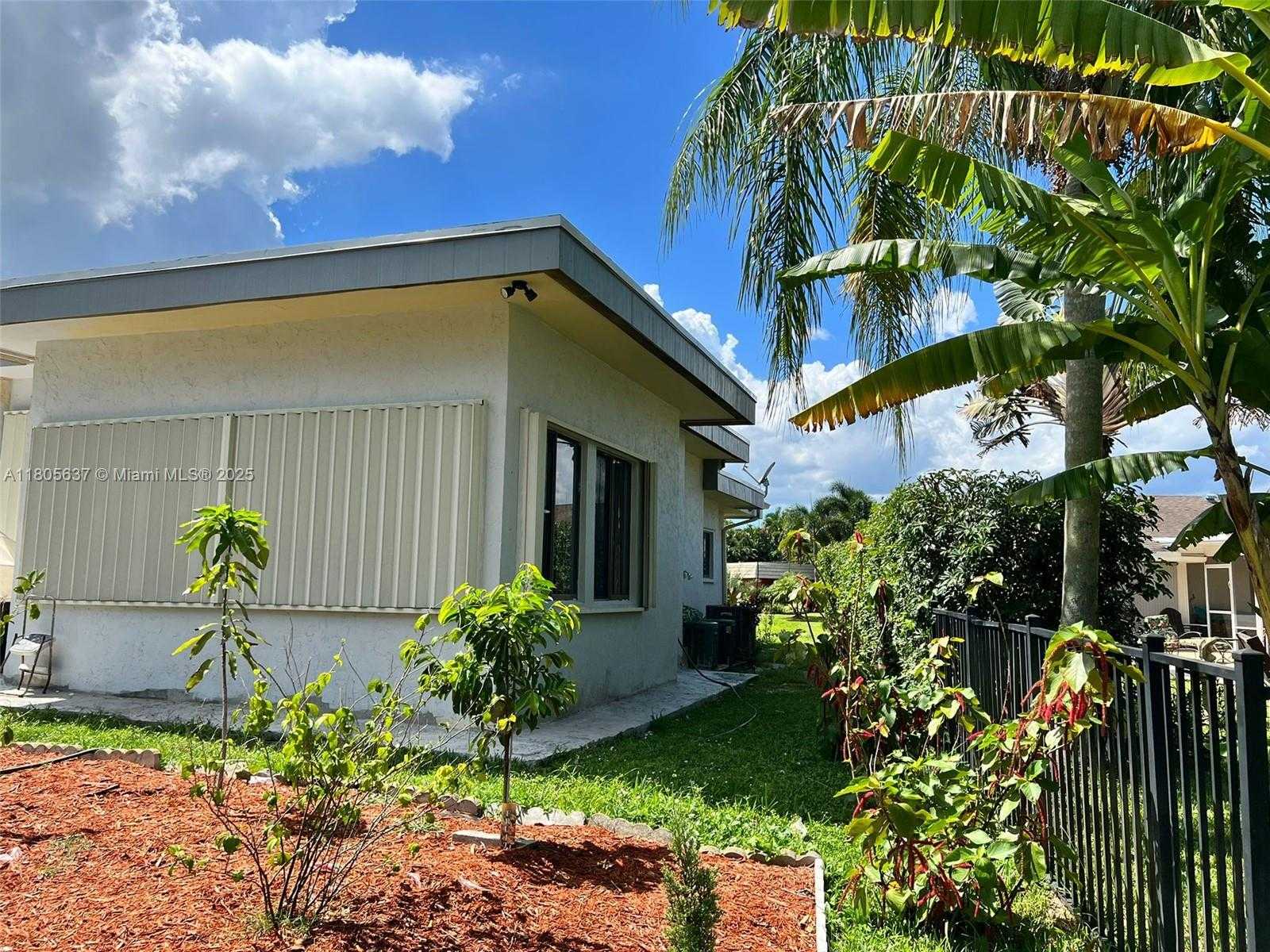 Small Image of 3210 EAST MEDINAH CIR E, Lake Worth Number 11