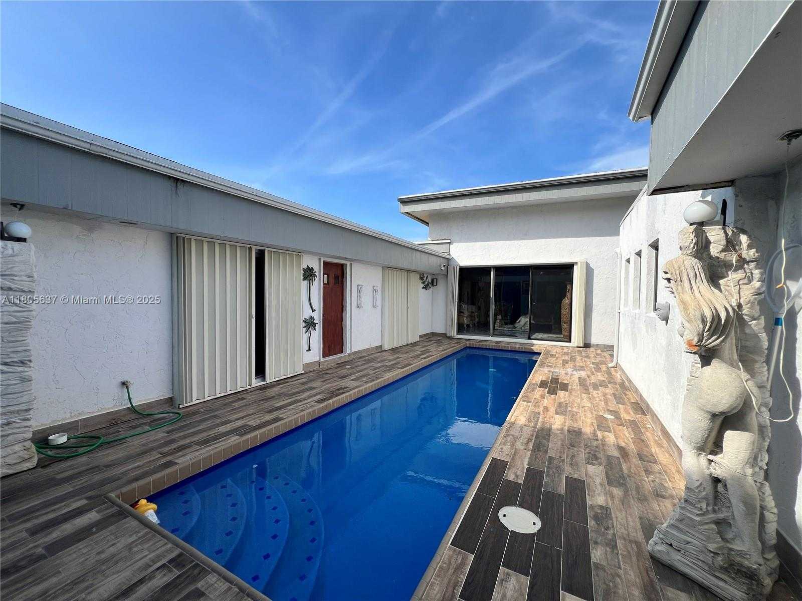 Small Image of 3210 EAST MEDINAH CIR E, Lake Worth Number 21
