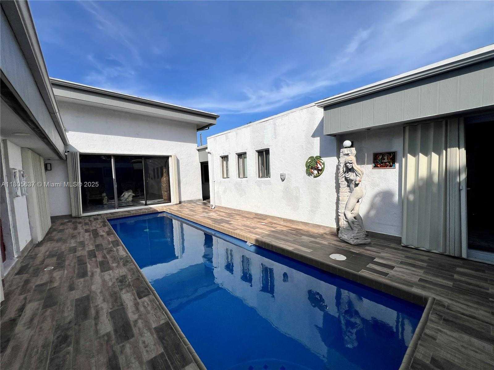Small Image of 3210 EAST MEDINAH CIR E, Lake Worth Number 22