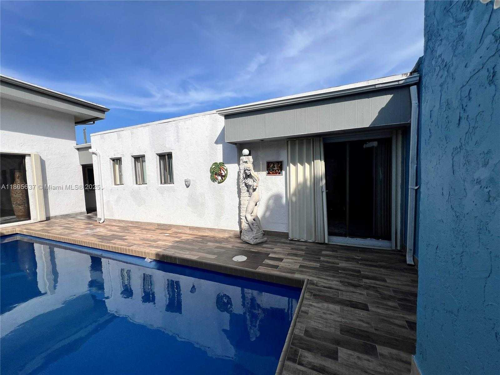 Small Image of 3210 EAST MEDINAH CIR E, Lake Worth Number 23