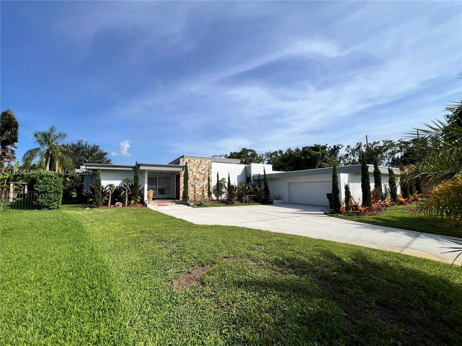 Small Image of 3210 EAST MEDINAH CIR E, Lake Worth Number 3