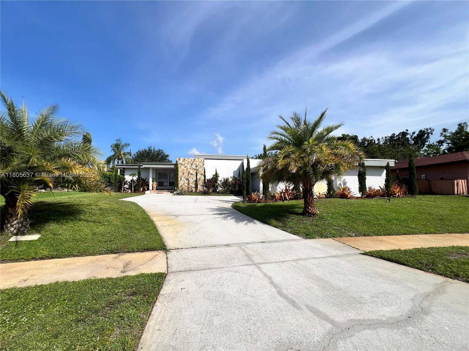 Small Image of 3210 EAST MEDINAH CIR E, Lake Worth Number 5