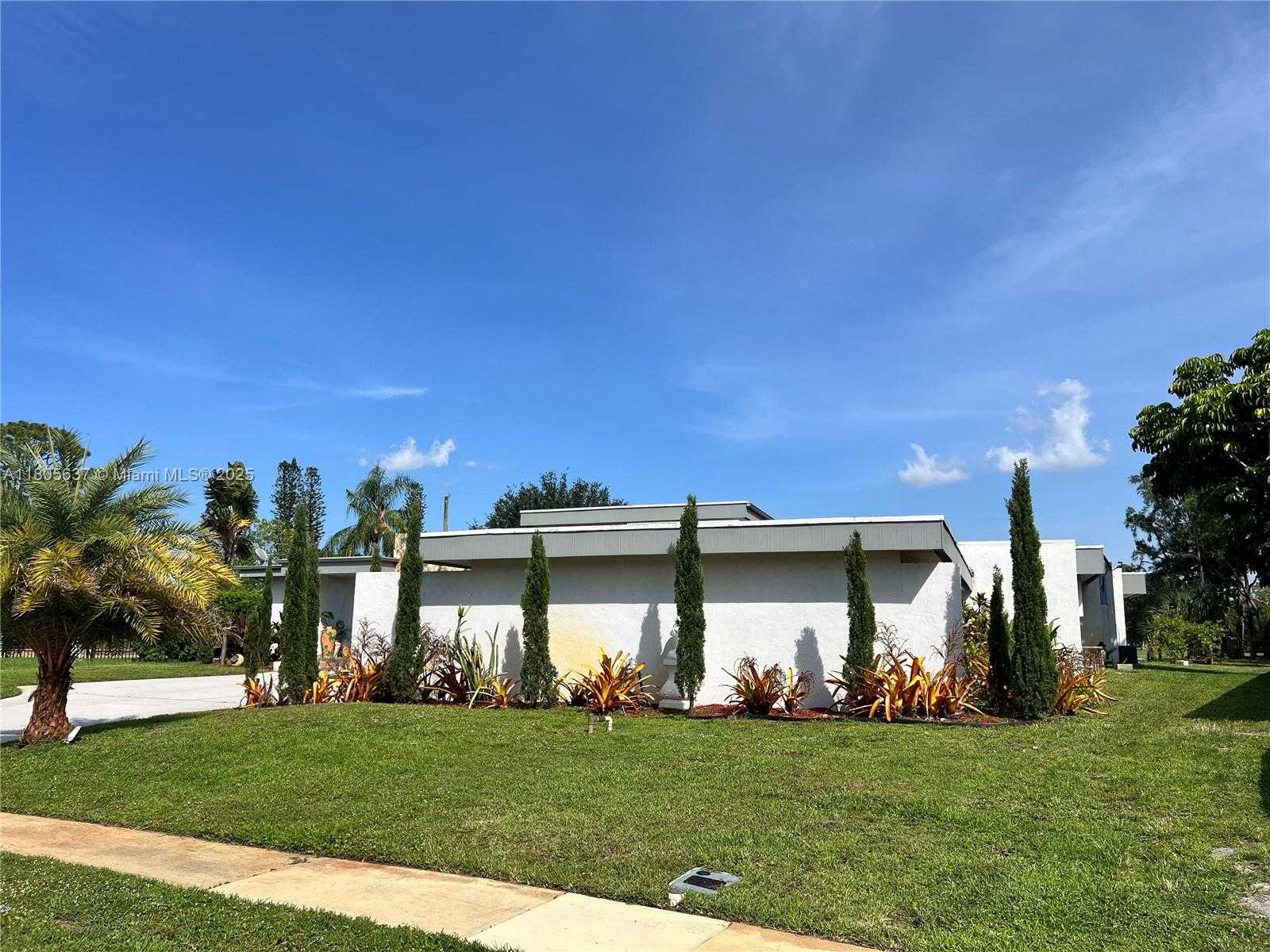 Small Image of 3210 EAST MEDINAH CIR E, Lake Worth Number 6
