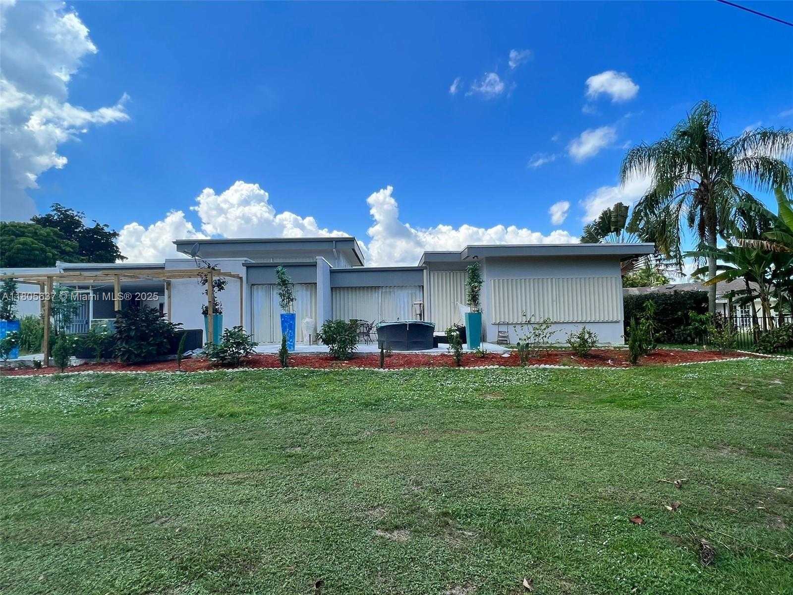 Small Image of 3210 EAST MEDINAH CIR E, Lake Worth Number 8