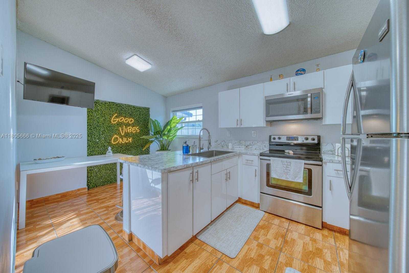 Small Image of 6755 NORTH WEST 199TH ST, Hialeah Number 11